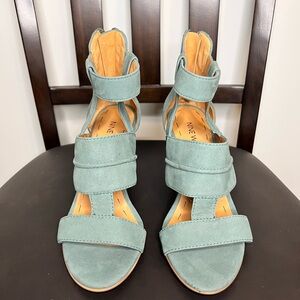 Nine West Francie Green/Nude Leather Sandals Size 5